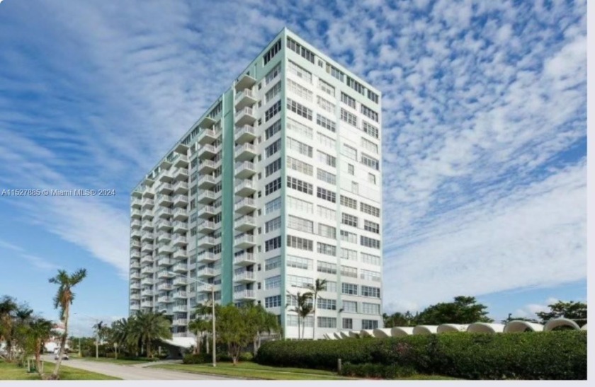 Direct Bay Views, expect to be wowed by the spectacular - Beach Condo for sale in North Miami, Florida on Beachhouse.com