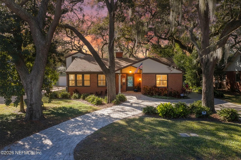 Here is a fabulous home with easy access to downtown situated in - Beach Home for sale in Jacksonville, Florida on Beachhouse.com