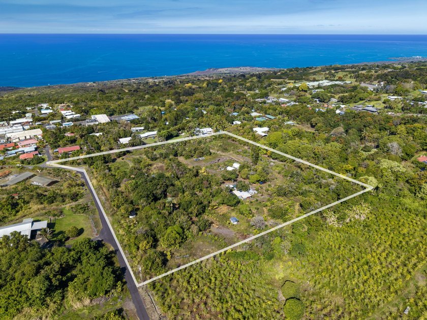 A rare and remarkable 7+ acre fully fenced South Kona farm - Beach Acreage for sale in Captain Cook, Hawaii on Beachhouse.com