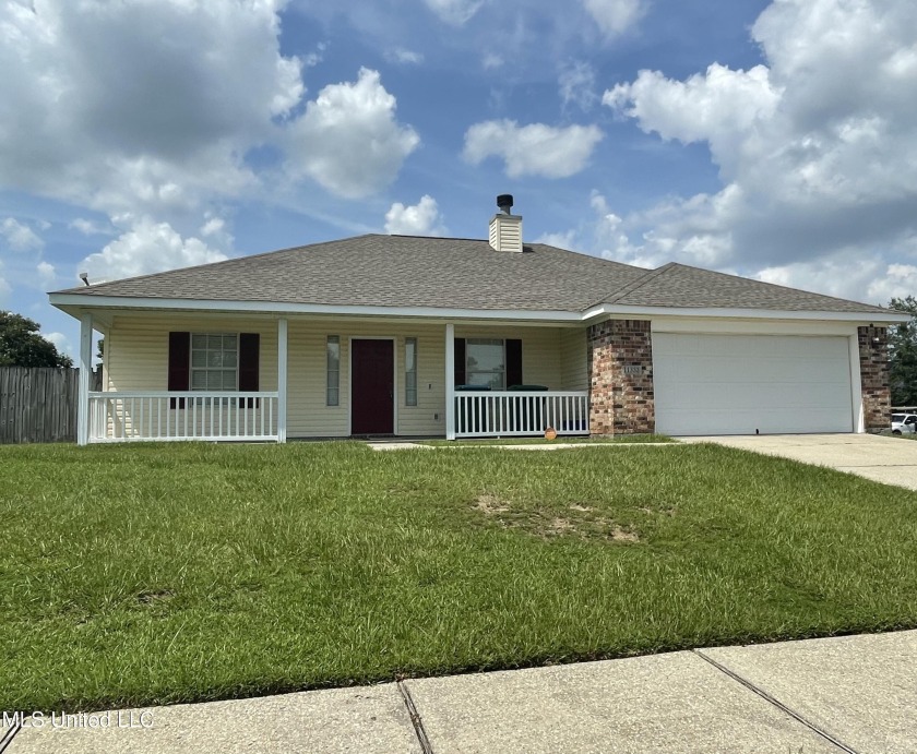 Move in ready, well maintained 3 br / 2 ba home on corner lot - Beach Home for sale in Gulfport, Mississippi on Beachhouse.com