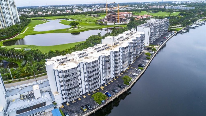 Bright & modern 1 bed/1.5 bath condo on prestigious Diplomat - Beach Condo for sale in Hallandale Beach, Florida on Beachhouse.com