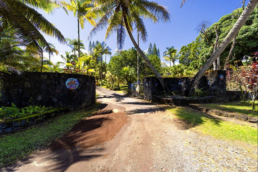 Welcome to your private tropical oasis in Hawaiian Paradise - Beach Home for sale in Keaau, Hawaii on Beachhouse.com