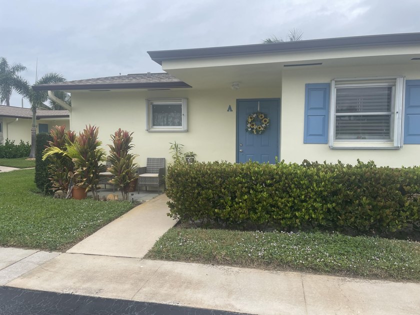Updated 1 story villa in a Vibrant 55 plus community. New - Beach Home for sale in West Palm Beach, Florida on Beachhouse.com