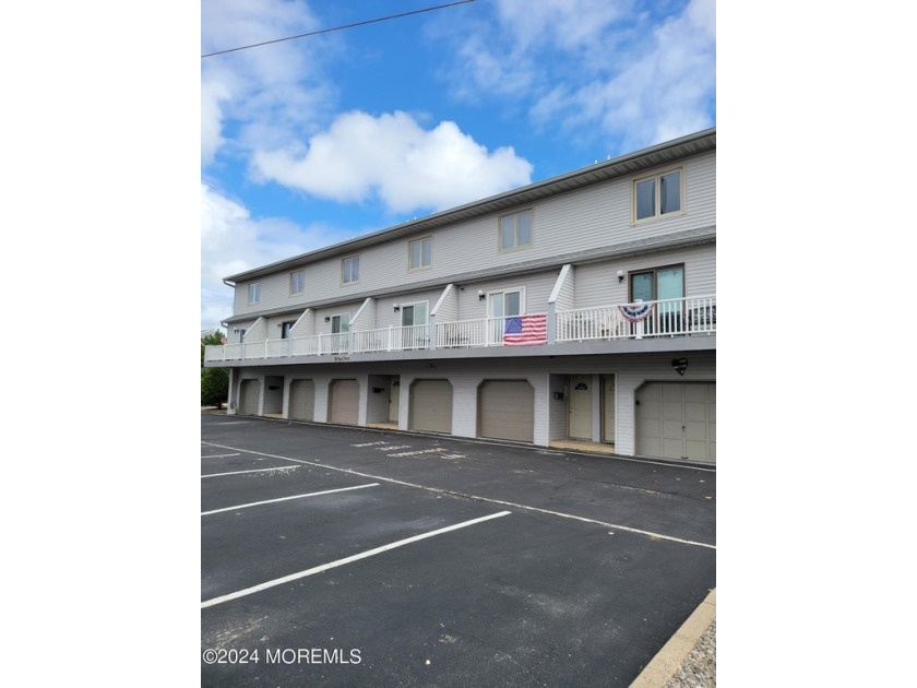 Newly updated 3 story Townhouse, Ocean side of 35!  3 bedrooms - Beach Condo for sale in Lavallette, New Jersey on Beachhouse.com