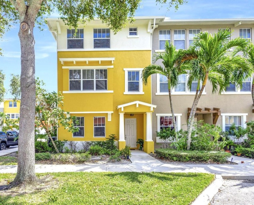 Spacious & Bright Townhome!  4 Bed, 3.5 Bath, end unit w/ - Beach Townhome/Townhouse for sale in West Palm Beach, Florida on Beachhouse.com