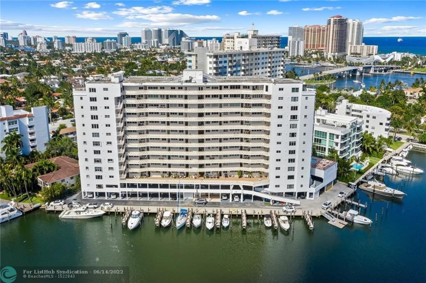 Gorgeous Four Seasons unit with amazing views of Sunset Lake - Beach Condo for sale in Fort Lauderdale, Florida on Beachhouse.com