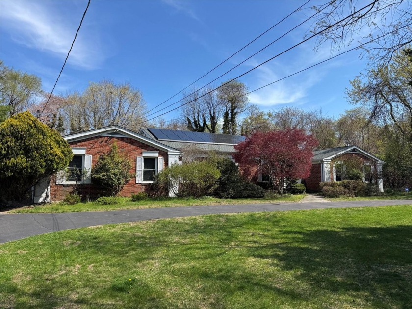 Welcome to the historic Strongs Neck section of Setauket in the - Beach Home for sale in Setauket, New York on Beachhouse.com