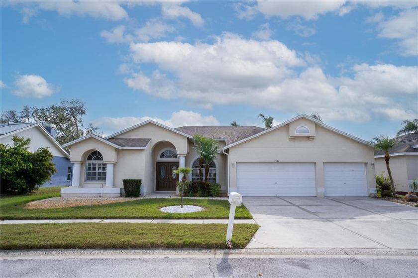 Stunning 3 car garage home on golf course! Well maintained 4 - Beach Home for sale in Riverview, Florida on Beachhouse.com