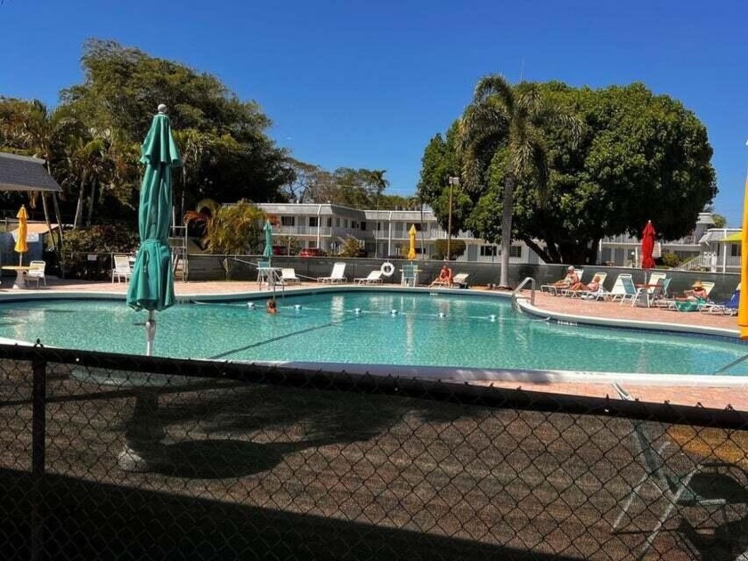 Welcome to the desirable Lake Osborne 55+ active community! This - Beach Condo for sale in Lake Worth Beach, Florida on Beachhouse.com