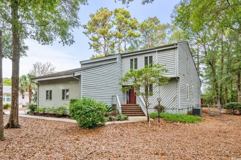 Welcome to this spacious 4BR/3.5BA (this includes a - Beach Home for sale in Myrtle Beach, South Carolina on Beachhouse.com