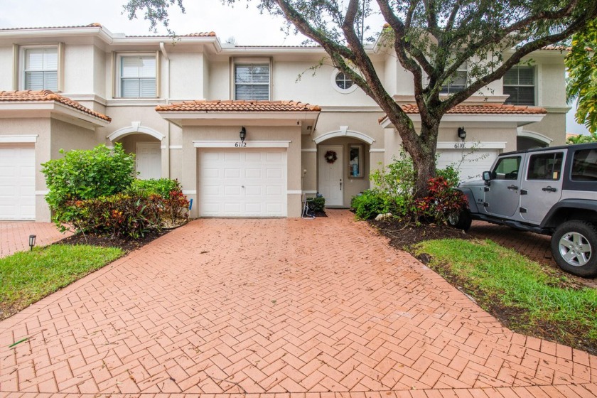 If you're looking for a cozy, well-designed space in a gated - Beach Townhome/Townhouse for sale in Palm Beach Gardens, Florida on Beachhouse.com