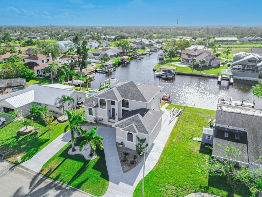 Welcome to 804 Golf Island Drive, a breathtaking 5-bedroom, 4 - Beach Home for sale in Apollo Beach, Florida on Beachhouse.com