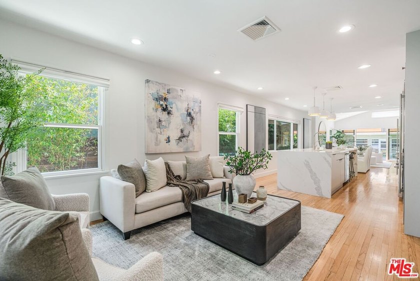 Tucked behind mature landscaping and a private garden entry on a - Beach Home for sale in Santa Monica, California on Beachhouse.com