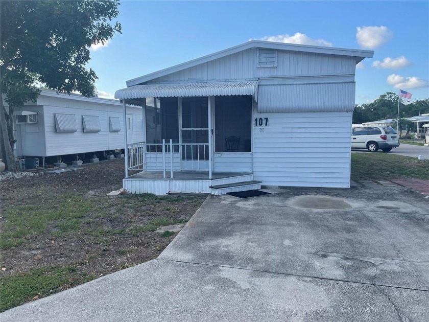 Welcome to the Gulf Of Manatee, this home is clean and ready for - Beach Home for sale in Bradenton, Florida on Beachhouse.com