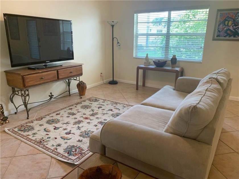 Beautiful 1st floor, 2/2 corner unit in desirable Kings Point - Beach Condo for sale in Delray Beach, Florida on Beachhouse.com