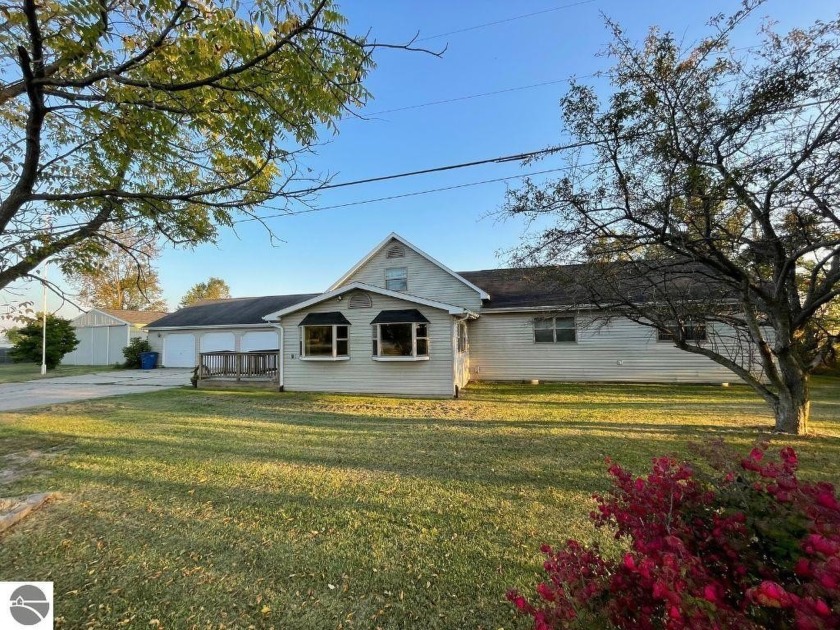 AMAZING SPACE!! A beautiful 4 Bedroom, 2 bath home with a large - Beach Home for sale in Tawas City, Michigan on Beachhouse.com