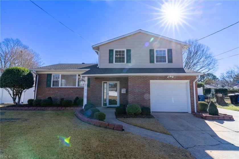 Recently renovated and remodeled! This move-in ready tri-level - Beach Home for sale in Virginia Beach, Virginia on Beachhouse.com