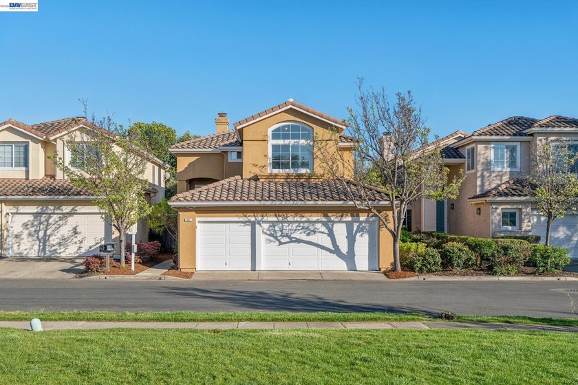 Stunning Mediterranean home facing the lagoon trail on a quiet - Beach Home for sale in Alameda, California on Beachhouse.com