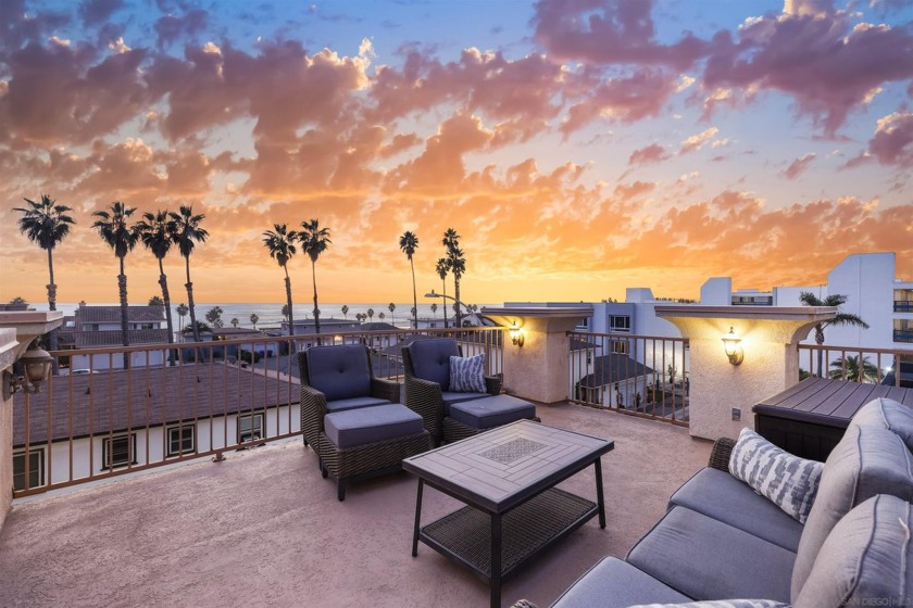 Mere feet away from the surf and sand, this stunning beach home - Beach Home for sale in Oceanside, California on Beachhouse.com