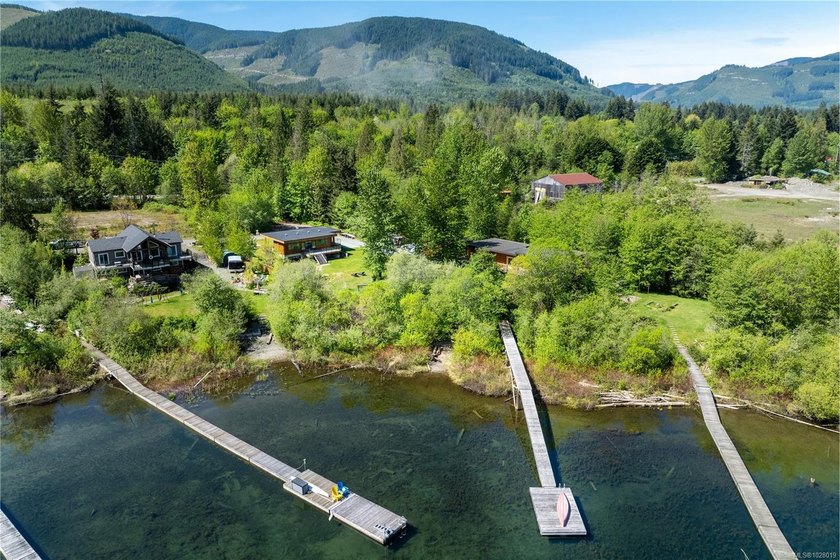 Foreign Buyer Exempt! Discover your private lakeside sanctuary - Beach Home for sale in Honeymoon Bay, BC on Beachhouse.com