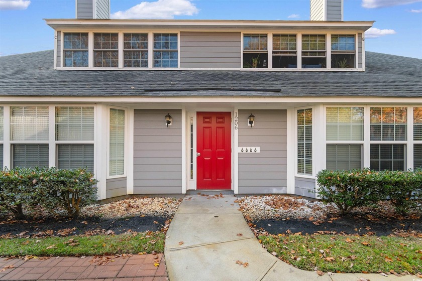 YOUR PERFECT BEACH RETREAT AWAITS! Super cute 2-bedroom, 2-bath - Beach Condo for sale in Myrtle Beach, South Carolina on Beachhouse.com