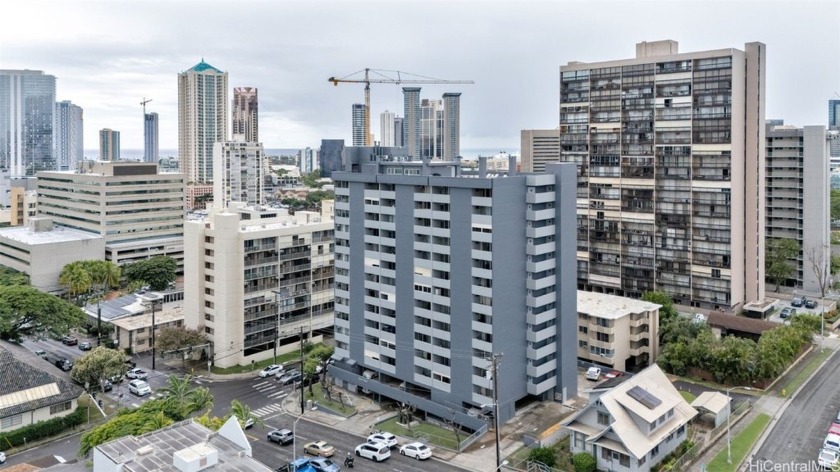 Remodeled cozy studio unit in the heart of town w/luxury vinyl - Beach Condo for sale in Honolulu, Hawaii on Beachhouse.com