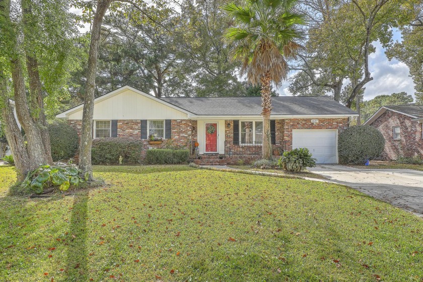 Beautifully maintained one-story brick ranch in an excellent - Beach Home for sale in Charleston, South Carolina on Beachhouse.com