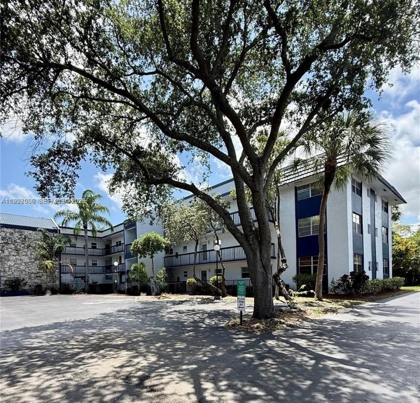 Welcome to this charming 2 beds 2 baths condo at Holiday Springs - Beach Condo for sale in Margate, Florida on Beachhouse.com