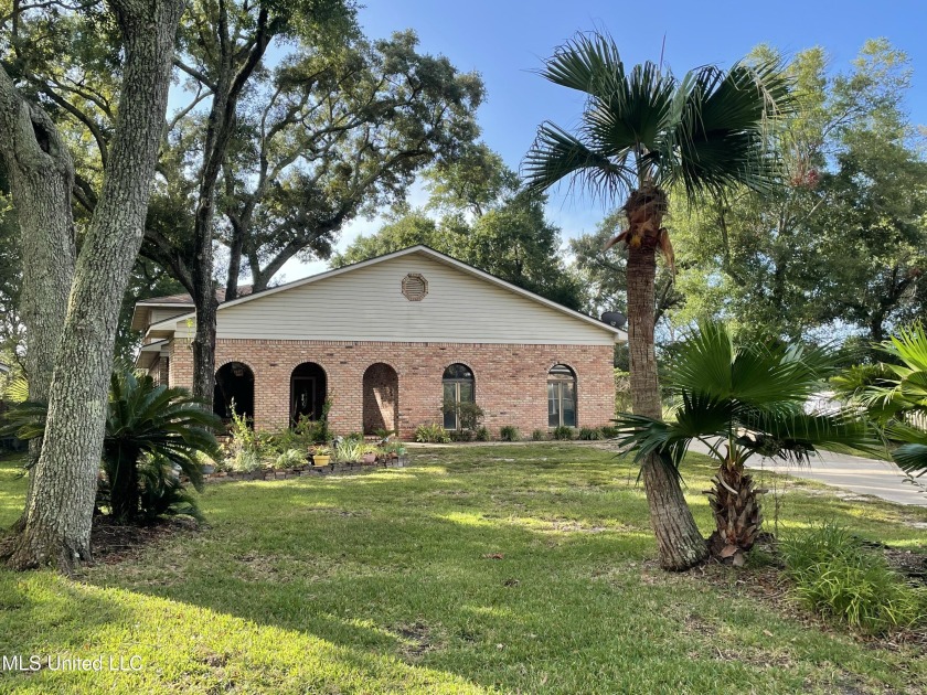 Welcome to this truly special home at the end of the cul-de-sac! - Beach Home for sale in Gulfport, Mississippi on Beachhouse.com