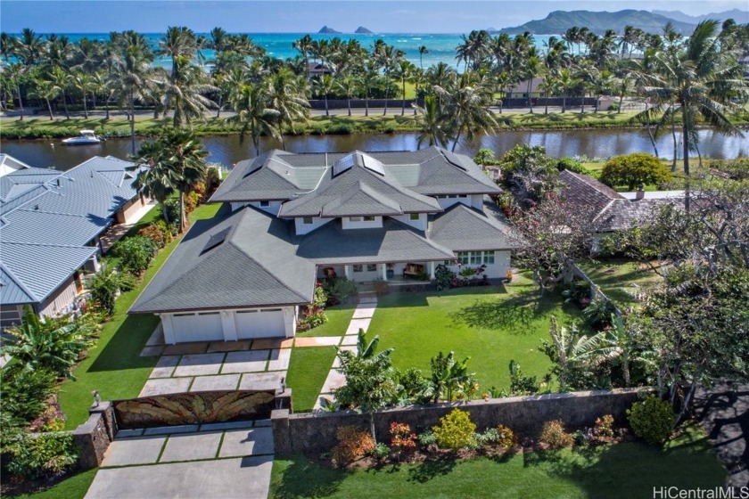 Grand Hawaiian Plantation-style estate on a very large - Beach Home for sale in Kailua, Hawaii on Beachhouse.com