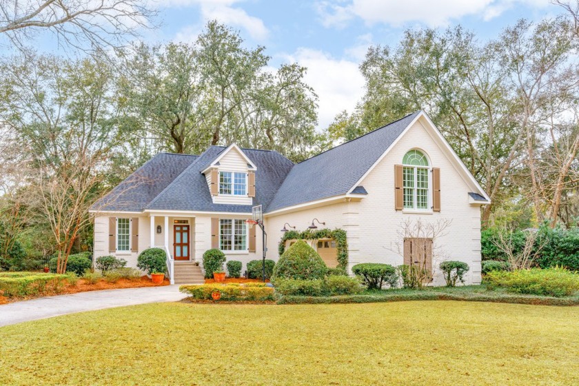 Turnkey and absolutely pristine home in highly desirable - Beach Home for sale in Mount Pleasant, South Carolina on Beachhouse.com