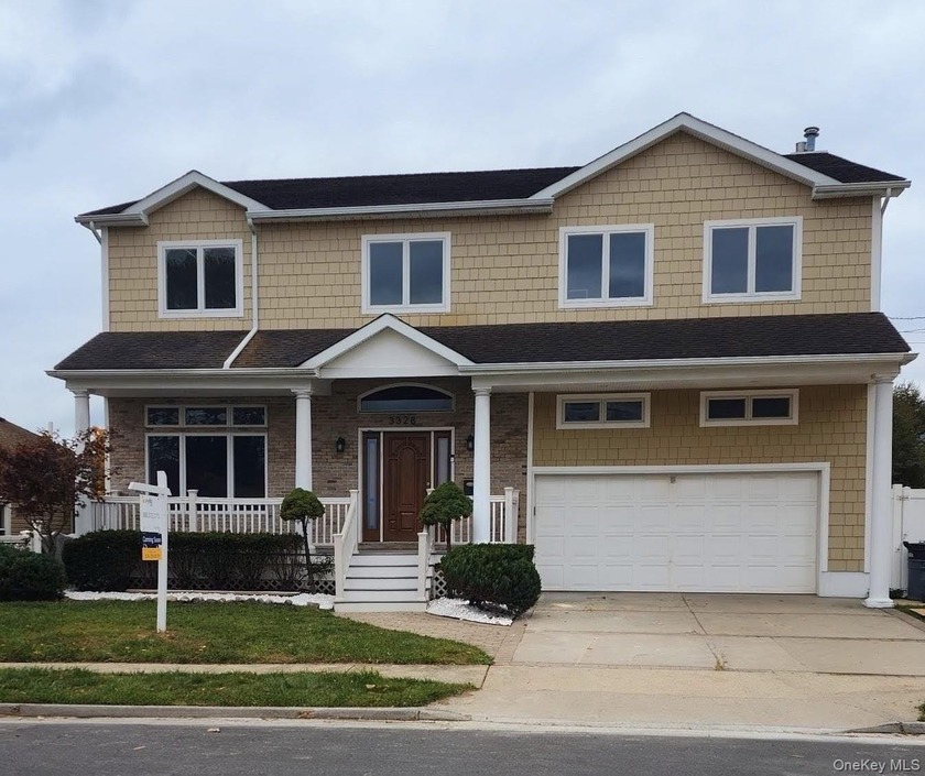 Welcome to this beautiful and spacious 3,300 sq. ft. home - Beach Home for sale in Oceanside, New York on Beachhouse.com