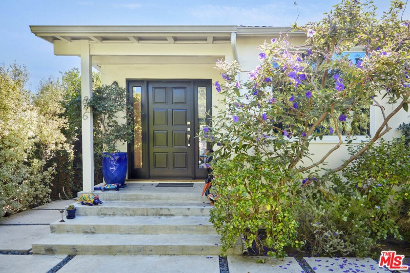 Nestled on a tranquil cul de sac, this meticulously maintained - Beach Home for sale in Venice, California on Beachhouse.com