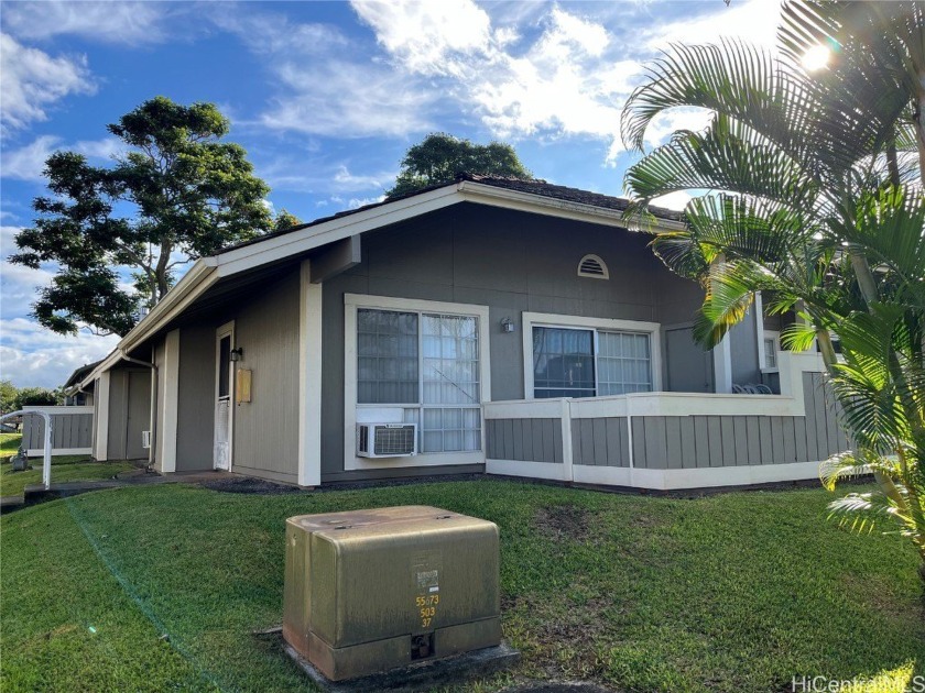 Rarely available single level townhouse at Royal Palm at Waipio - Beach Condo for sale in Waipahu, Hawaii on Beachhouse.com