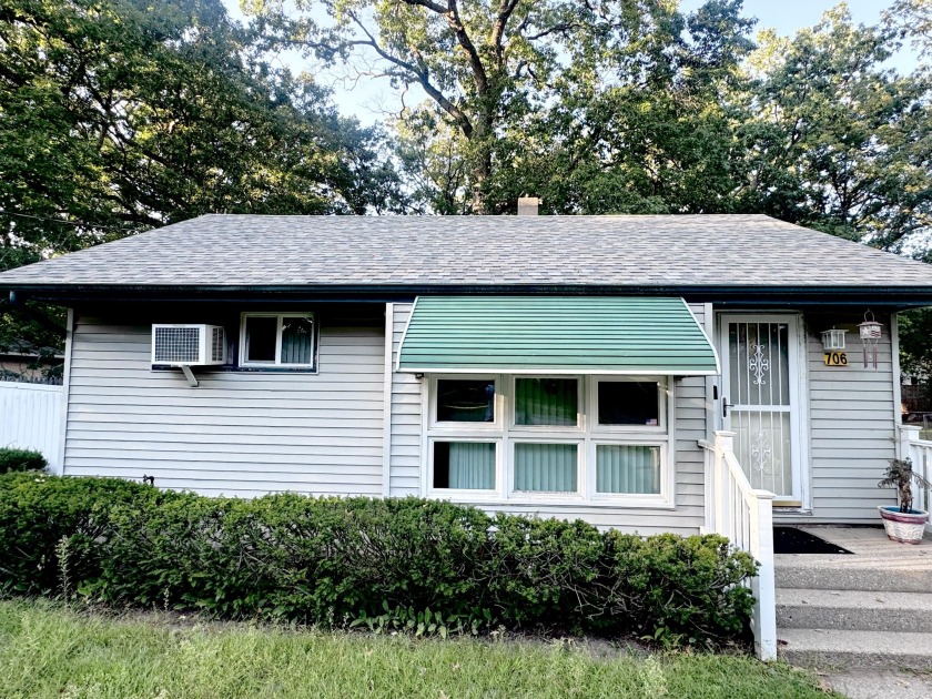 Welcome to your new retreat in Michigan City! This charming 1 - Beach Home for sale in Michigan City, Indiana on Beachhouse.com
