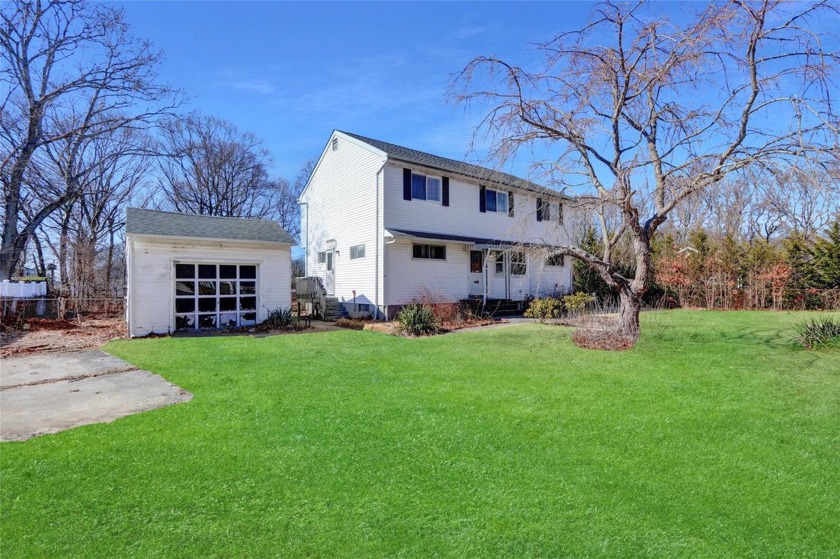 Looking for a great opportunity? Look no more! This property has - Beach Home for sale in Shirley, New York on Beachhouse.com