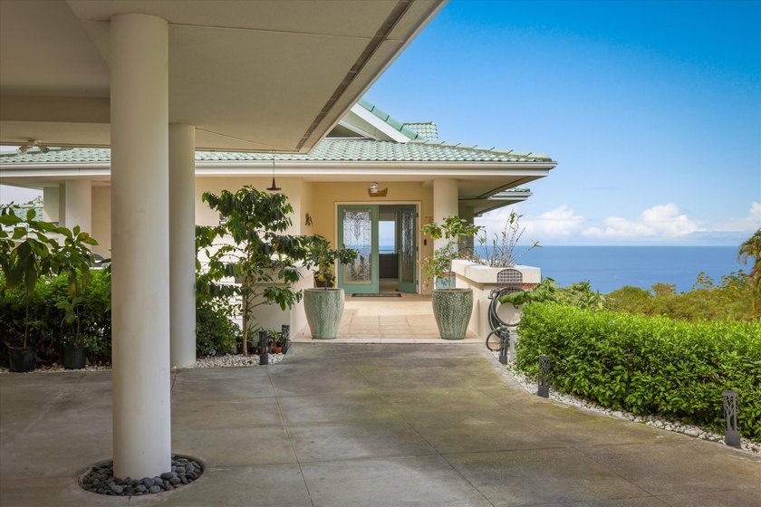 Welcome to the desirable Estates at Holualoa, a secluded gated - Beach Home for sale in Kailua Kona, Hawaii on Beachhouse.com
