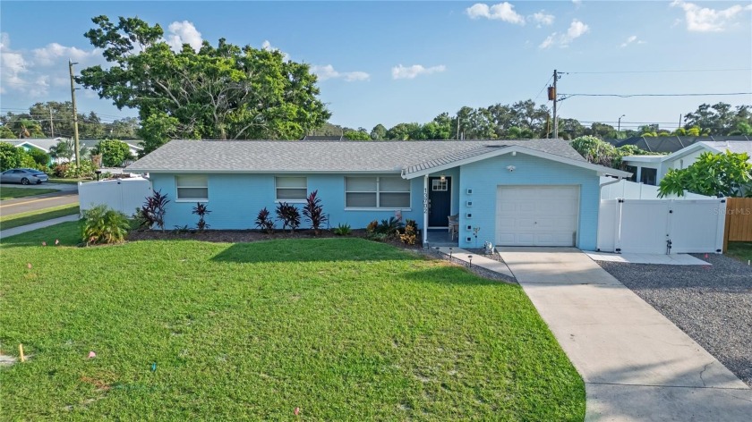 Welcome to this inviting completely renovated furnished - Beach Home for sale in Seminole, Florida on Beachhouse.com