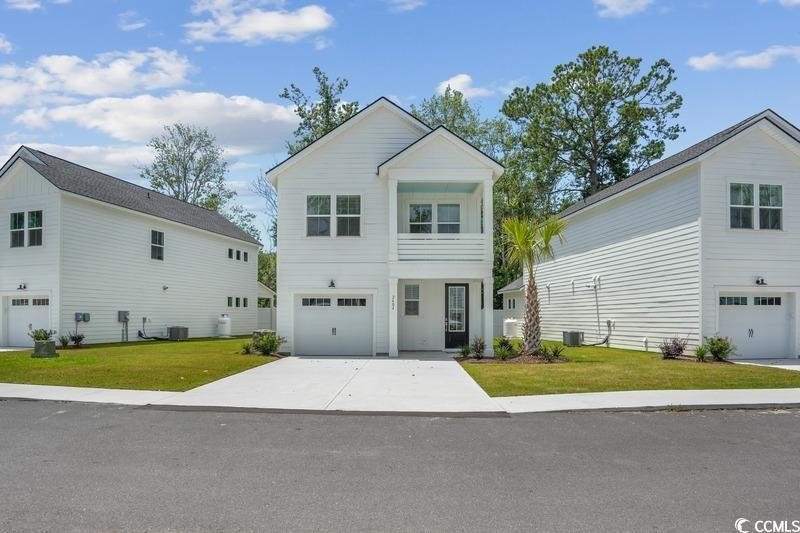 Fall in love with this 3-bedroom, 2.5-bath home with a spacious - Beach Home for sale in North Myrtle Beach, South Carolina on Beachhouse.com