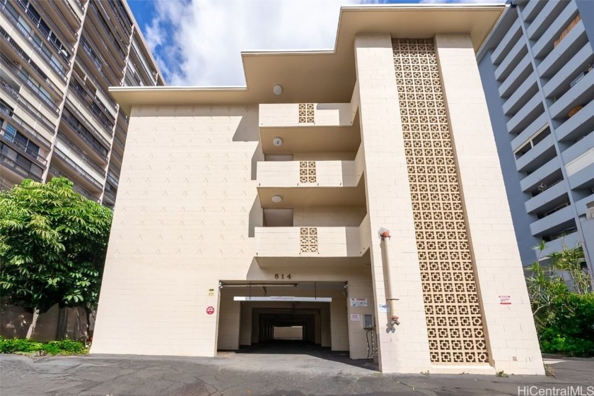 Unlock the potential of this 1bedroom, 1bathroom URBAN TREASURE! - Beach Condo for sale in Honolulu, Hawaii on Beachhouse.com