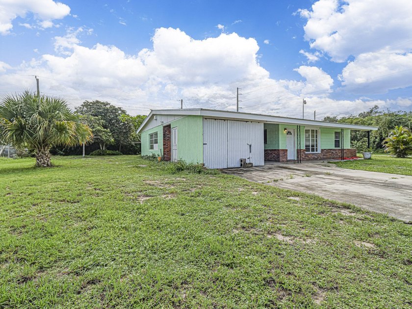 Florida Ridge! Double Lot! New Metal Roof! Updated Electrical - Beach Home for sale in Vero Beach, Florida on Beachhouse.com