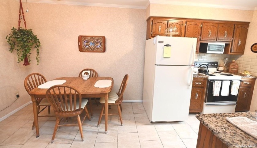 Lovely first floor 1 bedroom unit with spacious kitchen, Close - Beach Condo for sale in Wantagh, New York on Beachhouse.com