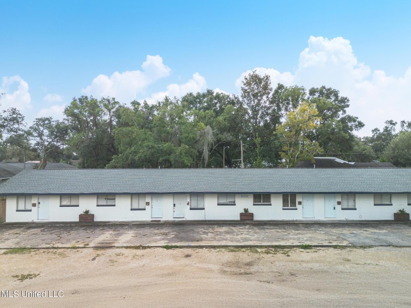 Don't miss this income-producing 6-plex located on the corner of - Beach Home for sale in Gulfport, Mississippi on Beachhouse.com