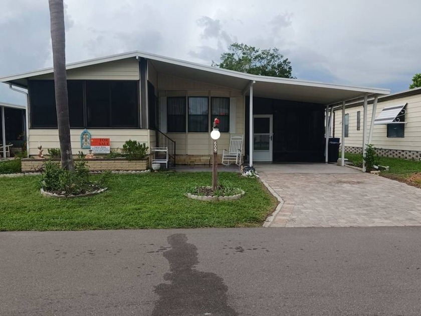 This lovely 1986 (26x40+lanai),1152 sq ft, two bed, two bath - Beach Home for sale in Palmetto, Florida on Beachhouse.com