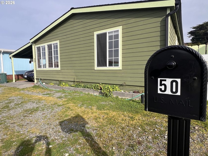 Charming 2BR/2BA manufactured home in the quiet Gold Beach - Beach Home for sale in Gold Beach, Oregon on Beachhouse.com