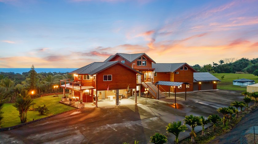 LUXURY AUCTION! Bidding to start from $1,950,000.00! ENJOY THE - Beach Home for sale in Pepeekeo, Hawaii on Beachhouse.com