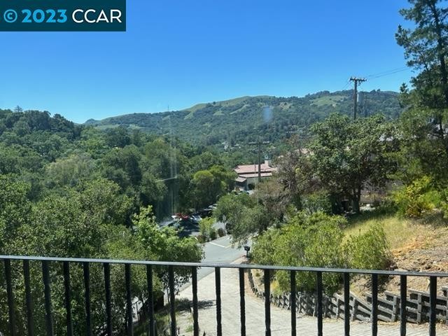 Country Club Living!  An amazing opportunity to live in the - Beach Home for sale in Orinda, California on Beachhouse.com