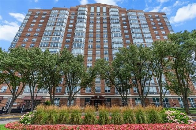 Experience urban living at its peak! Step into this refined - Beach Condo for sale in Detroit, Michigan on Beachhouse.com