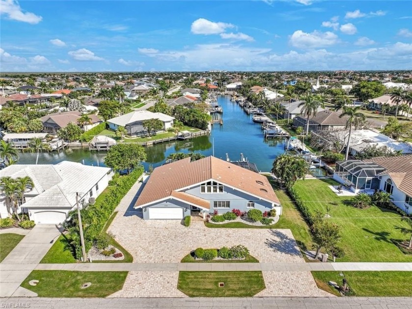 SPECTACULAR WATERFRONT HOME WITH BREATHTAKING VIEWS! This - Beach Home for sale in Marco Island, Florida on Beachhouse.com