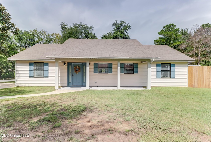 Beautifully updated 3 bedroom 2.5 bath home featuring a - Beach Home for sale in Gautier, Mississippi on Beachhouse.com